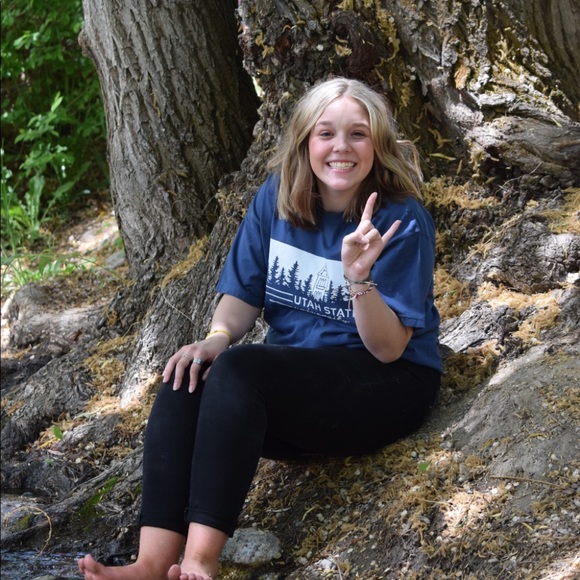 Meet your Posher, Jordyn - Picture 2 of 2